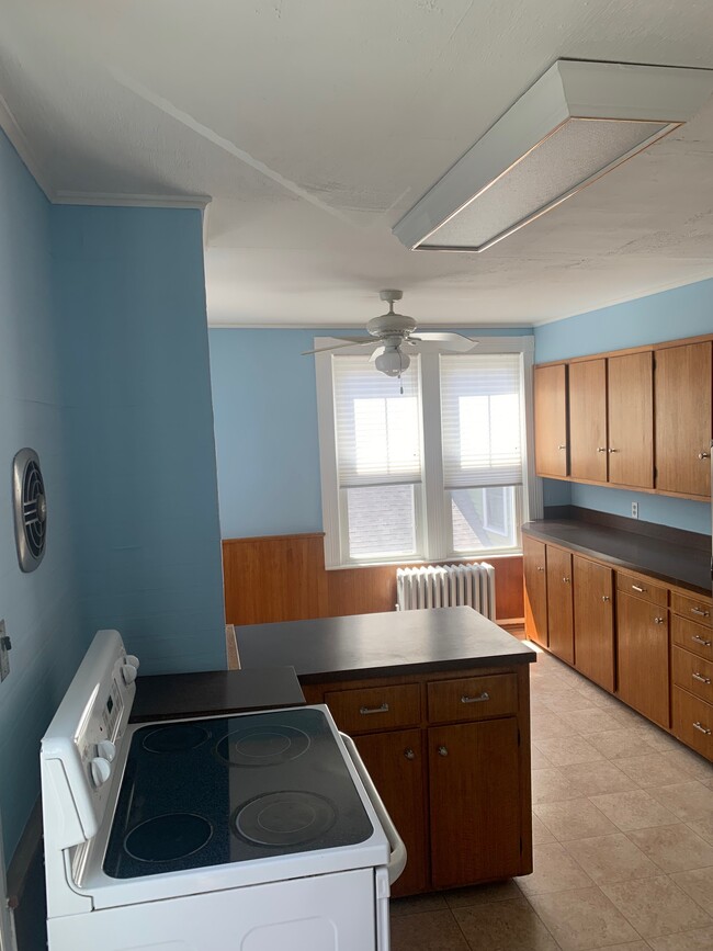 Kitchen - 215 Church St Apartments