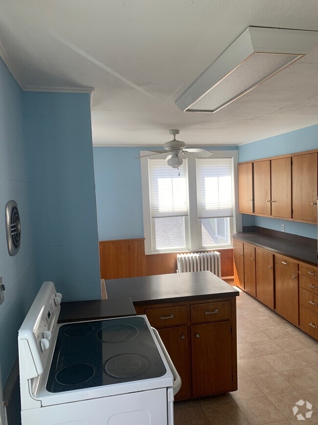 Building Photo - 215 Church St Unit 2 Rental
