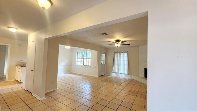 Photo - 2702 Foliage Green Dr