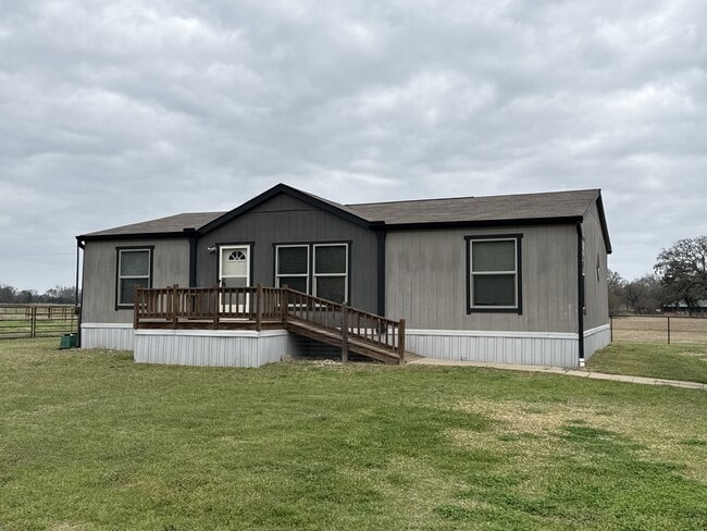 Building Photo - 894 FM 1395