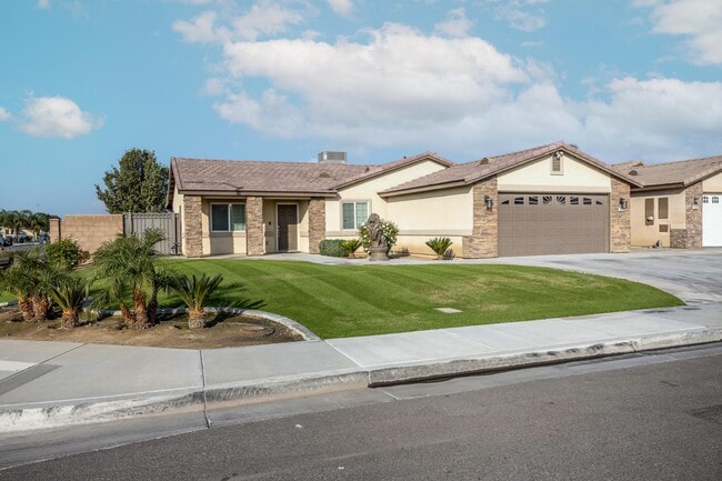 Building Photo - 6212 Ajooni Ct