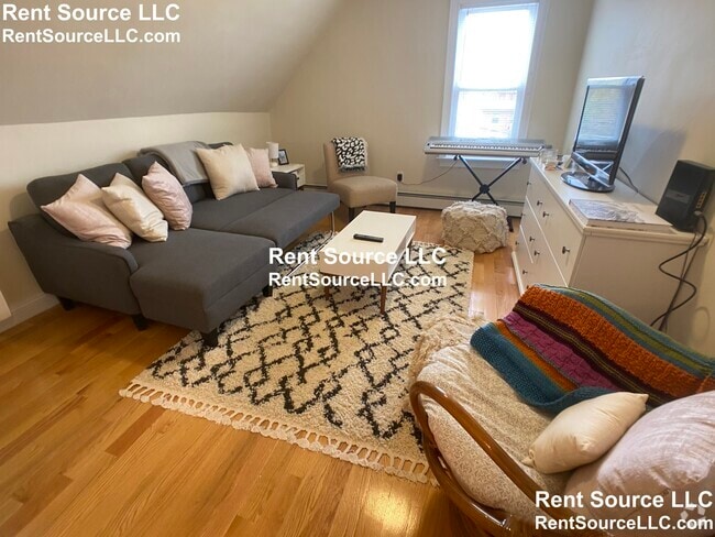 Building Photo - 67 Temple St Rental
