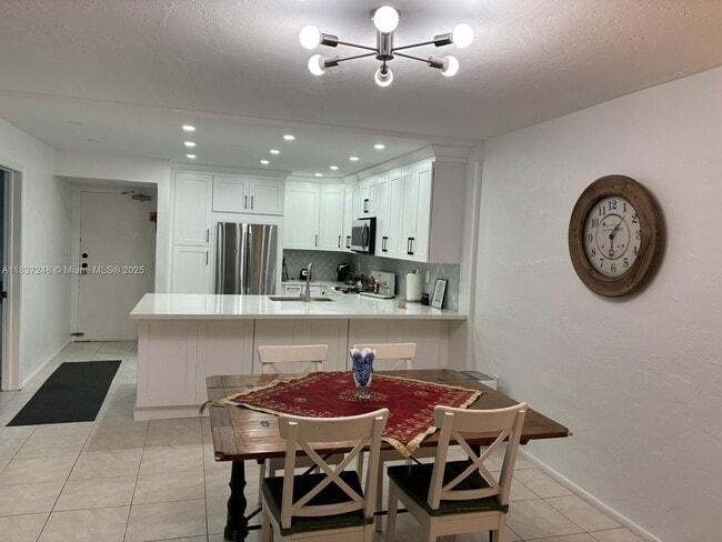 Photo - 6884 N Kendall Dr Unidad C407
