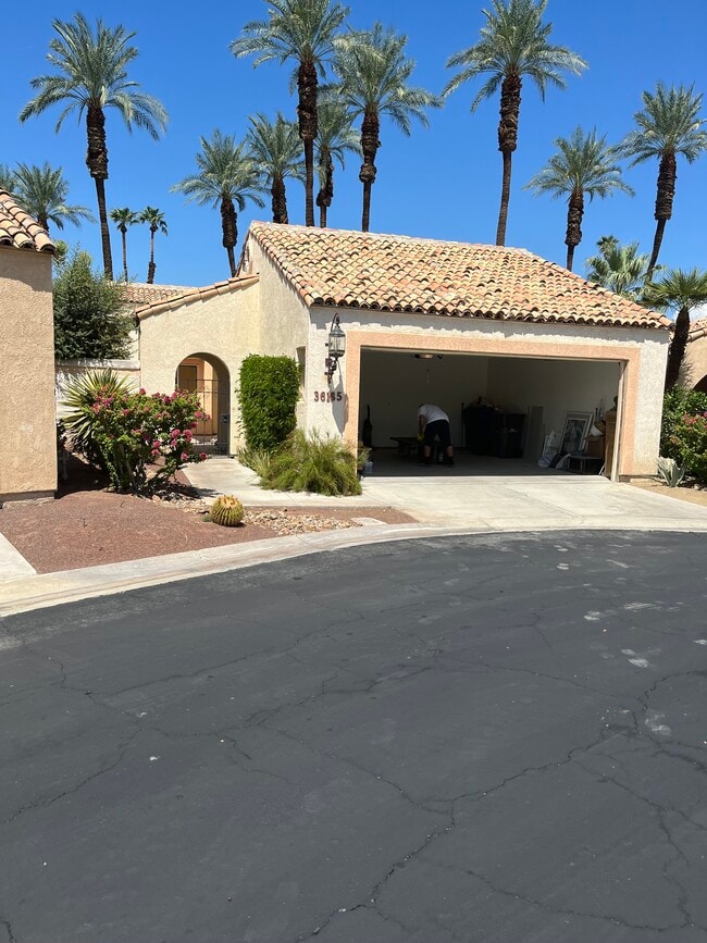 Building Photo - 36185 Avenida de las Montanas Unit 36185 Rental