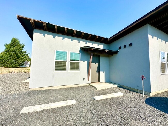 Building Photo - 121 E 26th Ave Unit 2