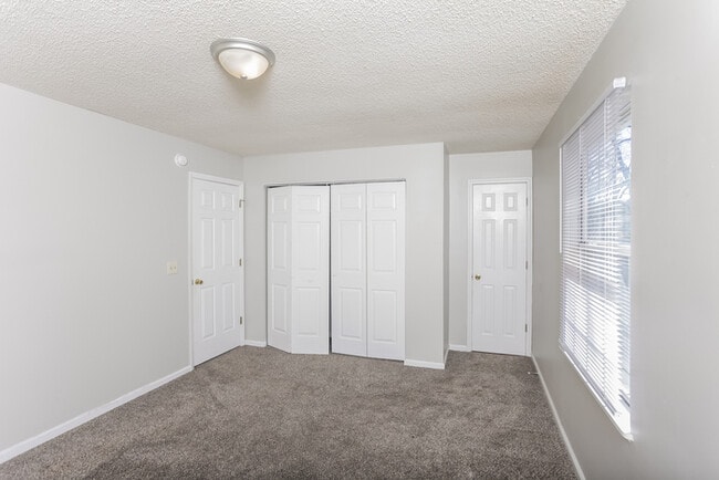 Photo - 206 Valeworth Dr