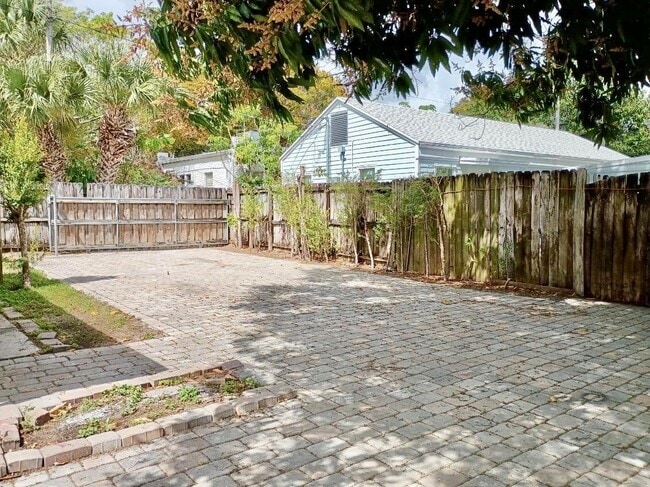 Photo - 205 S Federal Hwy