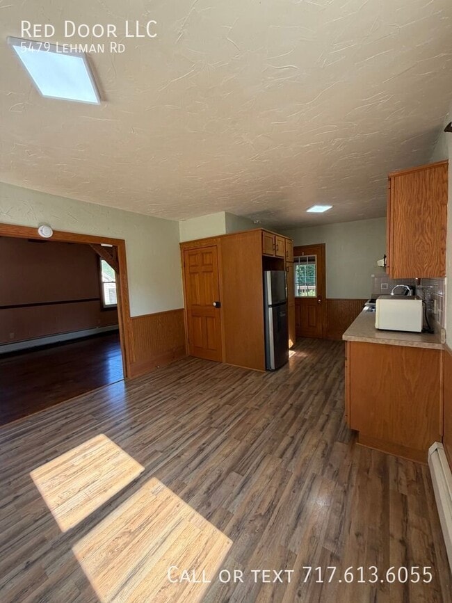 Photo - 5479 Lehman Rd