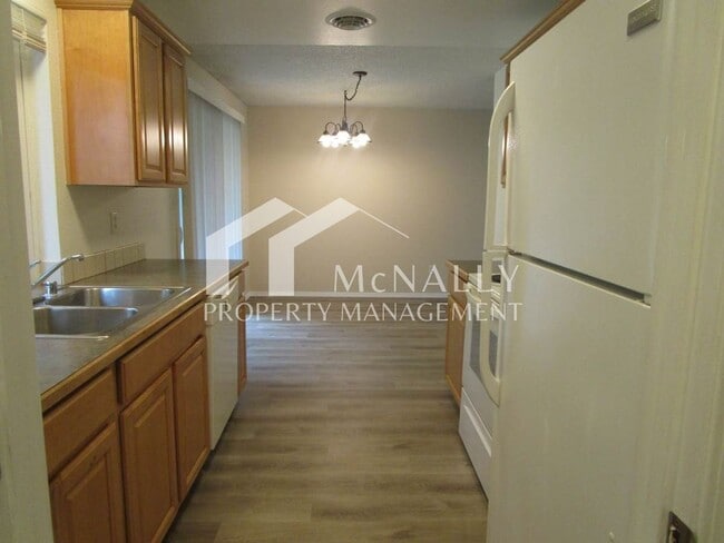 Photo - Melton: 6606 Unit B