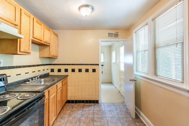 Photo - 2606 Winfred Ave