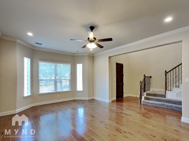 Building Photo - 4144 Riverside Dr Rental