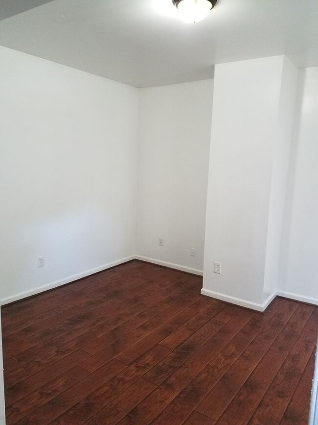 Photo - 4 bedroom 2 bath unit within minutes of Ol...