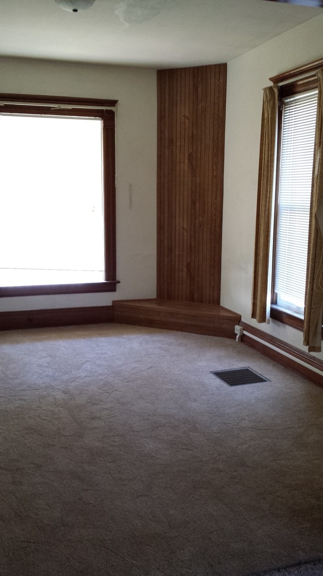Bed 1 - 904 Vine St Unit 904