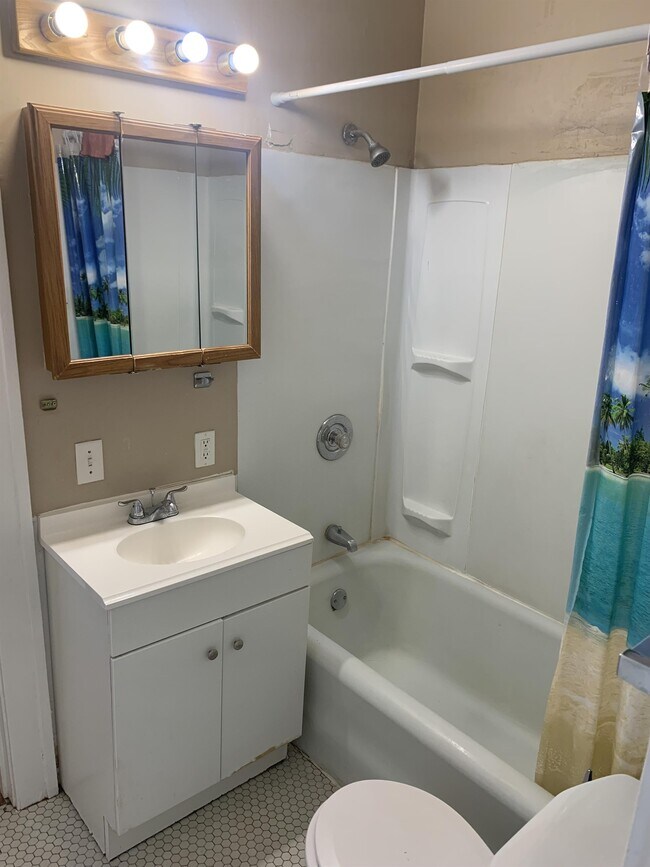 Photo - 2556 Vane St