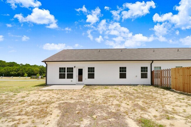 Photo - DRAKE ESTATES 3 BR | 2 BA Townhome w/ 2-Ca...