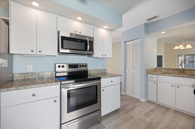 Photo - 856 Chatham Dr