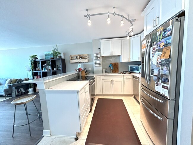 Building Photo - 5601 N Sheridan Rd Unit 20B