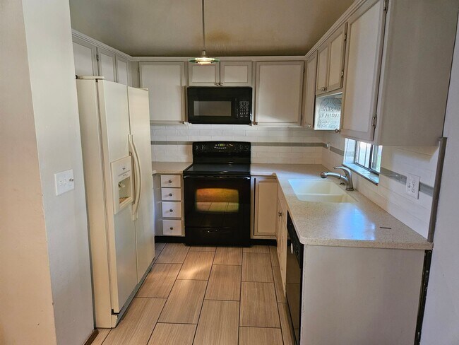 Photo - 3 BED 2 BATH IN AURORA