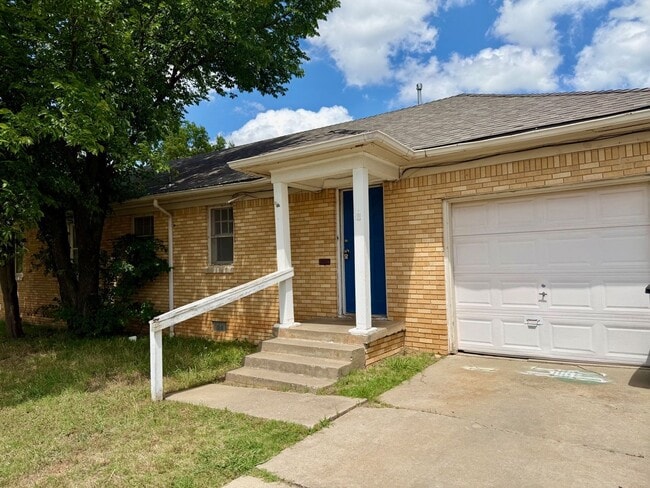 Photo - 3 Bedroom and 1 Bathroom Home for rent in Shawnee