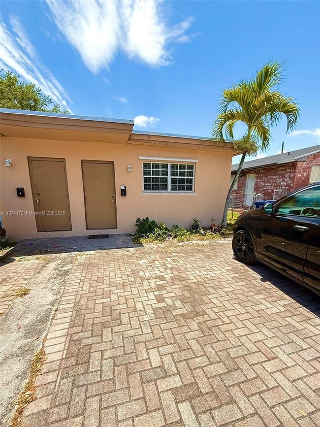 Building Photo - 825 NW 9th St Unit 825 Rental