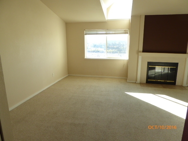 Photo - Charming 2 Bed 2 Bath Condo in Factoria