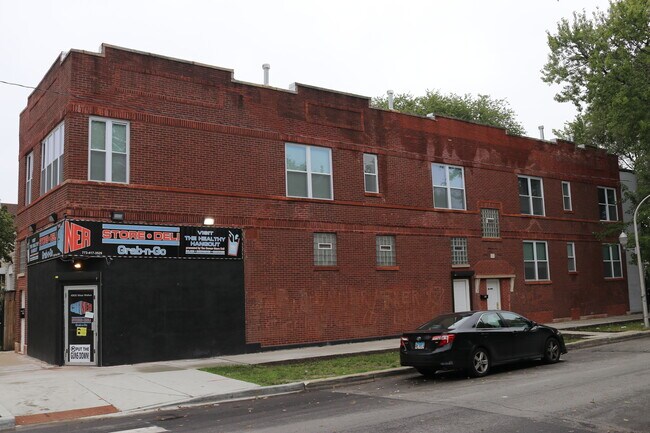 Building Photo - 934 N Lamon Ave Unit 2 Rental