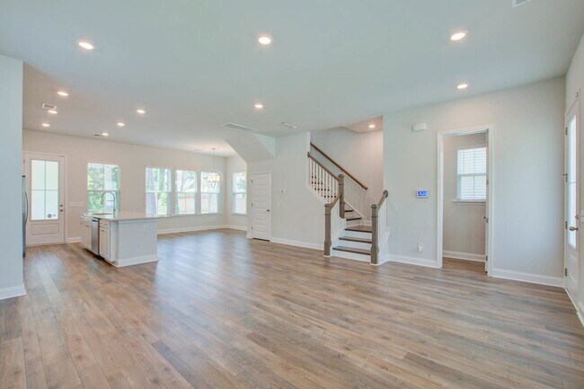 Photo - 185 Barons Dr