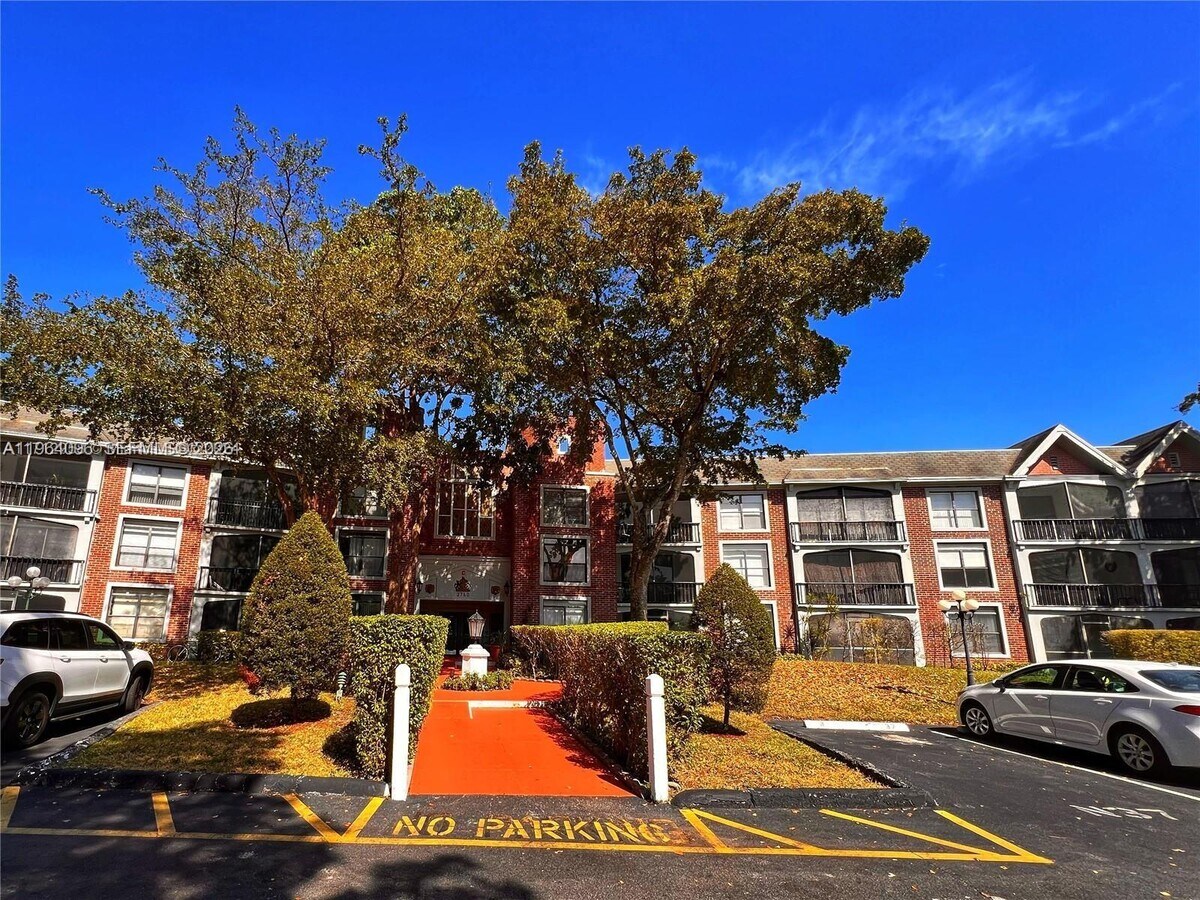 Photo - 3760 Inverrary Dr Unidad 2R