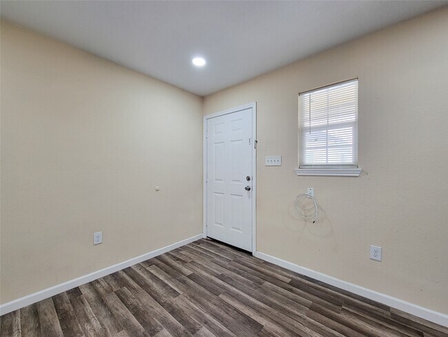 Photo - 6807 Foster St