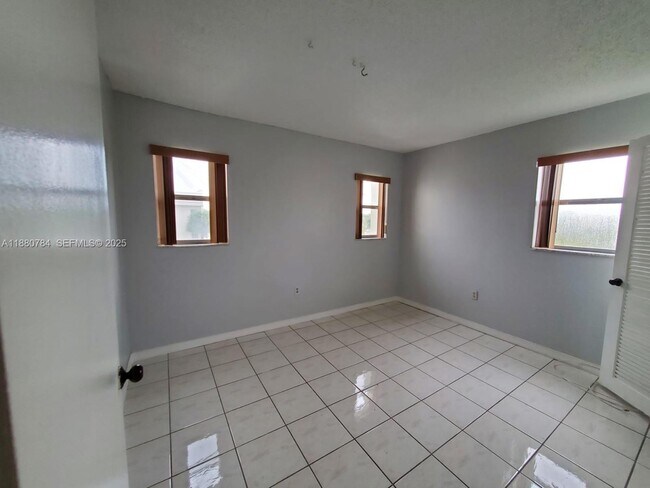 Photo - 8280 Sunrise Lakes Blvd Unidad 301