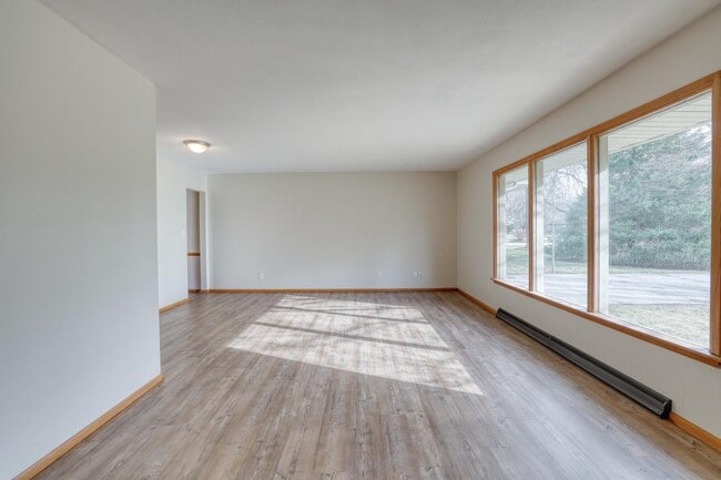 Photo - 4465 N 144th St