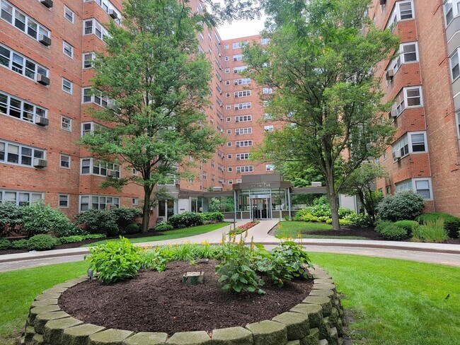 Building Photo - 4950 N Marine Dr Unit 907 Rental
