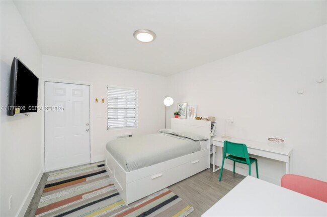 Photo - 770 NE 123rd St Unit 9