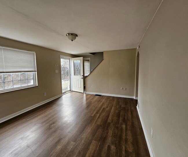 Photo - 855 Hamil Rd