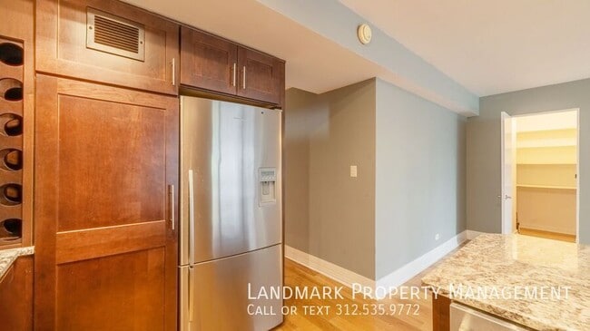 Photo - 253 E Delaware Pl Unidad 6F