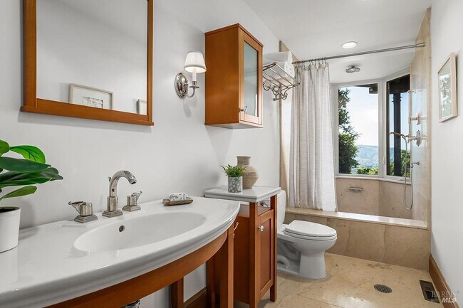 Photo - 1100 Bayhills Dr