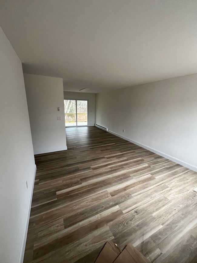 Living and dinning room - 29 Cedar St Unit 1st Floor A