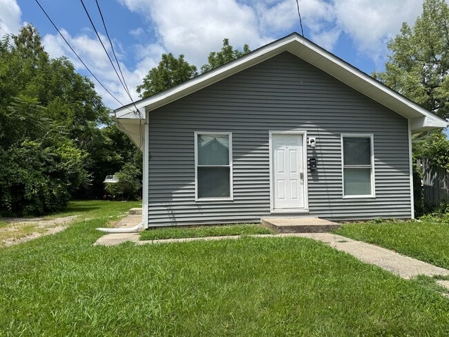 Building Photo - 3 Bedroom, 1 Bath Ranch Home in Columbus' ...