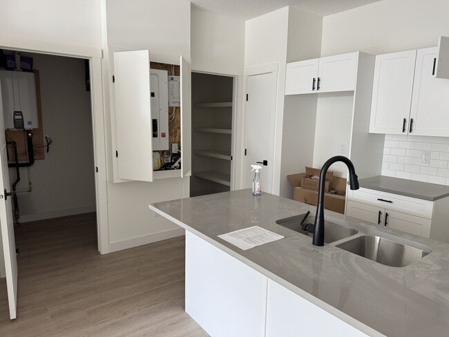 Building Photo - 9636-9160 160 St NW Unit 2