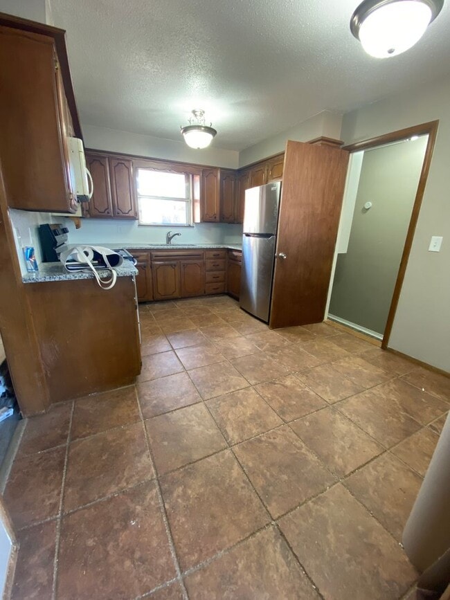 Photo - Huge 7 Bedroom House Available