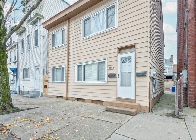 Building Photo - 1815 Mary St Unit 2nd floor