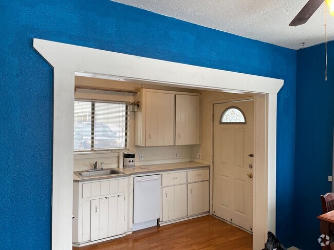 Building Photo - 201 S Asbury St Unit 201 S Asbury St. - #2 Rental