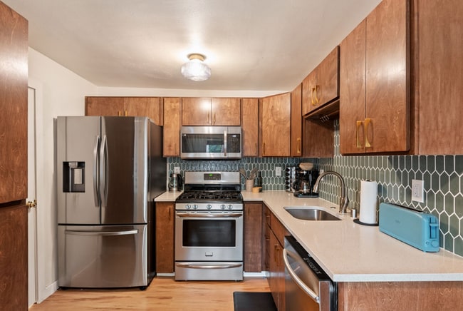 Photo - 14004 SE River Rd