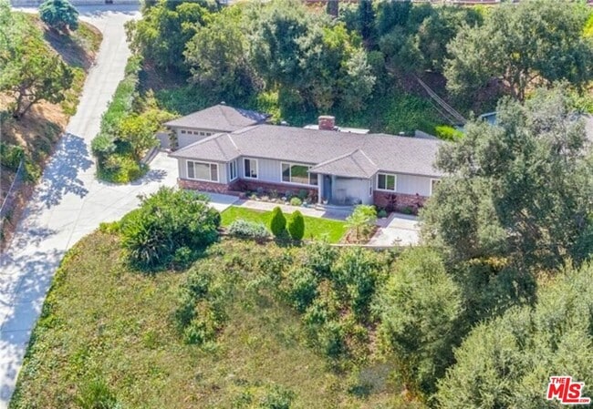 Photo - 1290 Clubhouse Dr