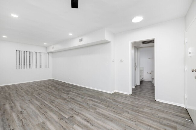 Photo - 7244 Hillside Ave