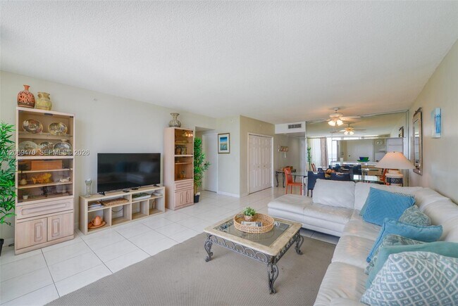Photo - 5601 Collins Ave Unit 512