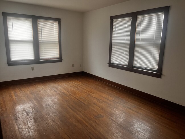 Photo - 14 W 16th Ave