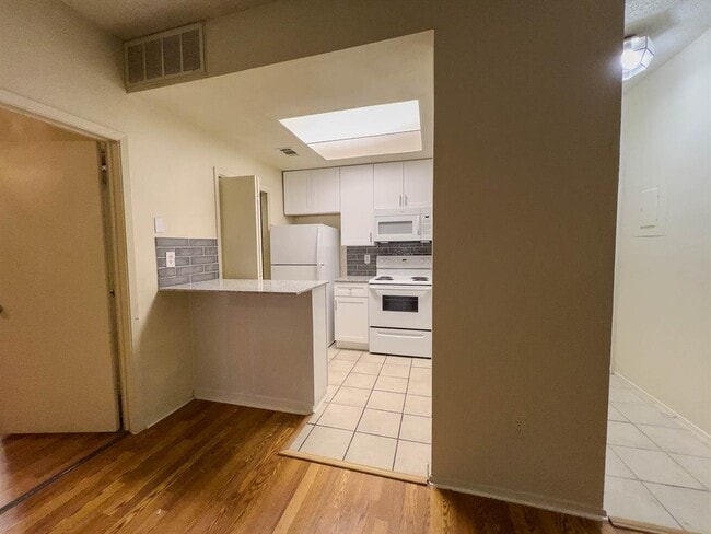 Photo - 806 W 24th St Unit 130