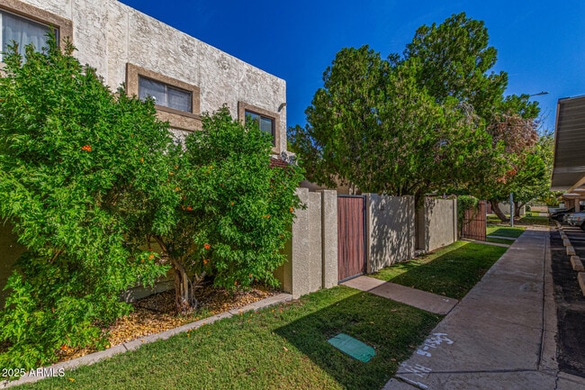 Photo - 6124 N 79th St