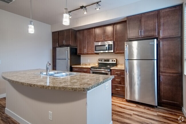 5BR, 2BA - Campus Edge Apartments